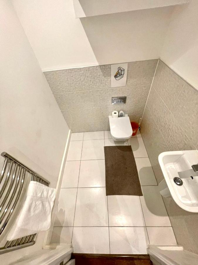 London Stratford Luxury House, 5 Minutes Walk Station, Westfield, 3 Bedrooms 3 Bathrooms, Reception, Garden, Parking Exteriör bild