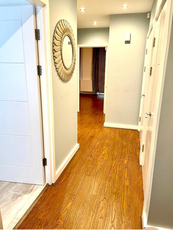 London Stratford Luxury House, 5 Minutes Walk Station, Westfield, 3 Bedrooms 3 Bathrooms, Reception, Garden, Parking Exteriör bild