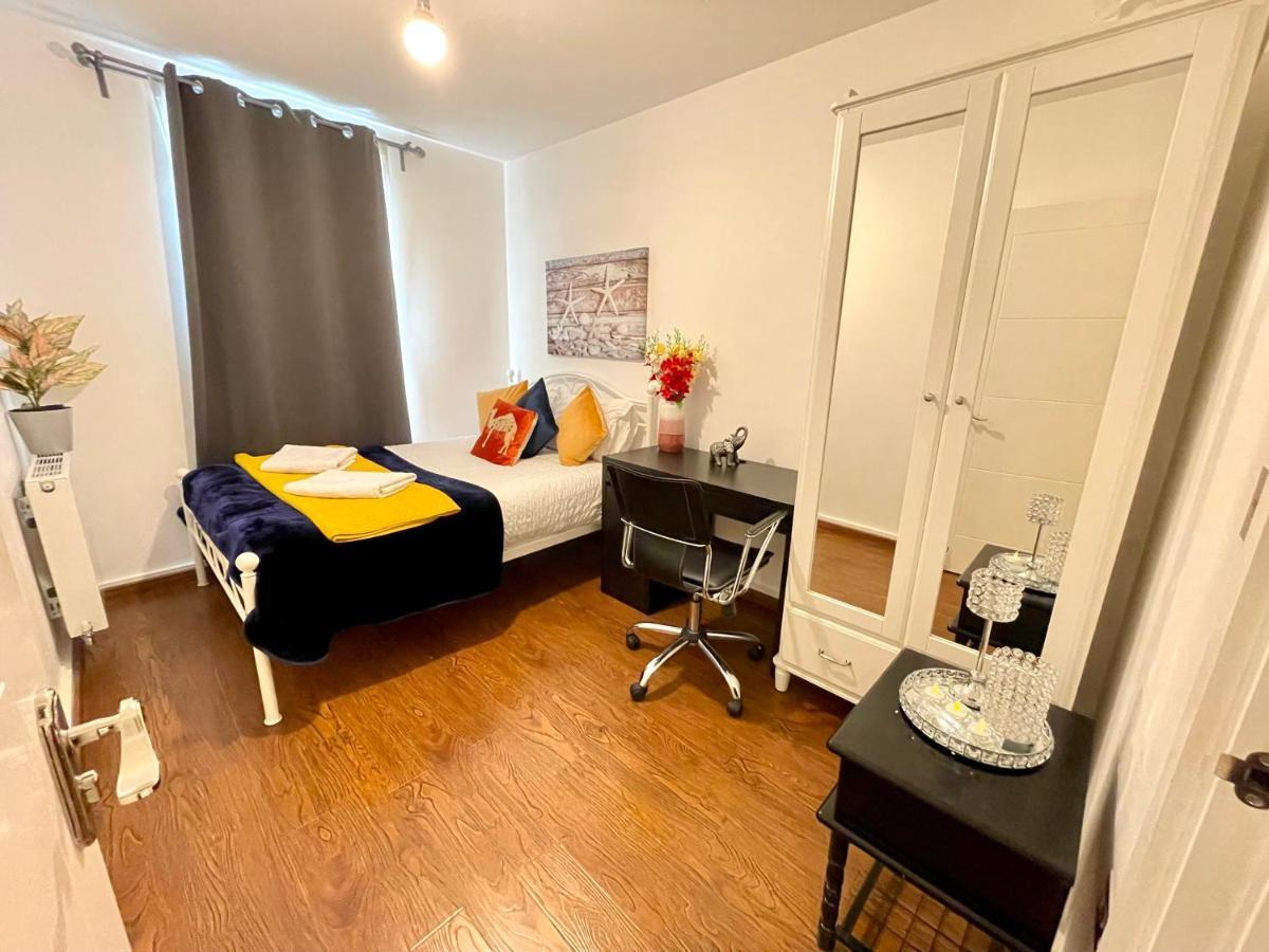 London Stratford Luxury House, 5 Minutes Walk Station, Westfield, 3 Bedrooms 3 Bathrooms, Reception, Garden, Parking Exteriör bild