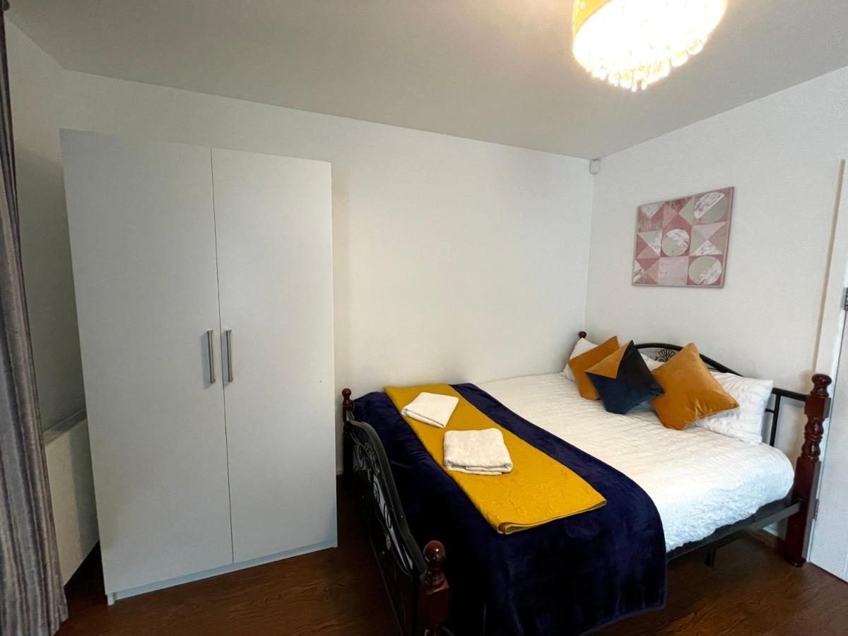 London Stratford Luxury House, 5 Minutes Walk Station, Westfield, 3 Bedrooms 3 Bathrooms, Reception, Garden, Parking Exteriör bild