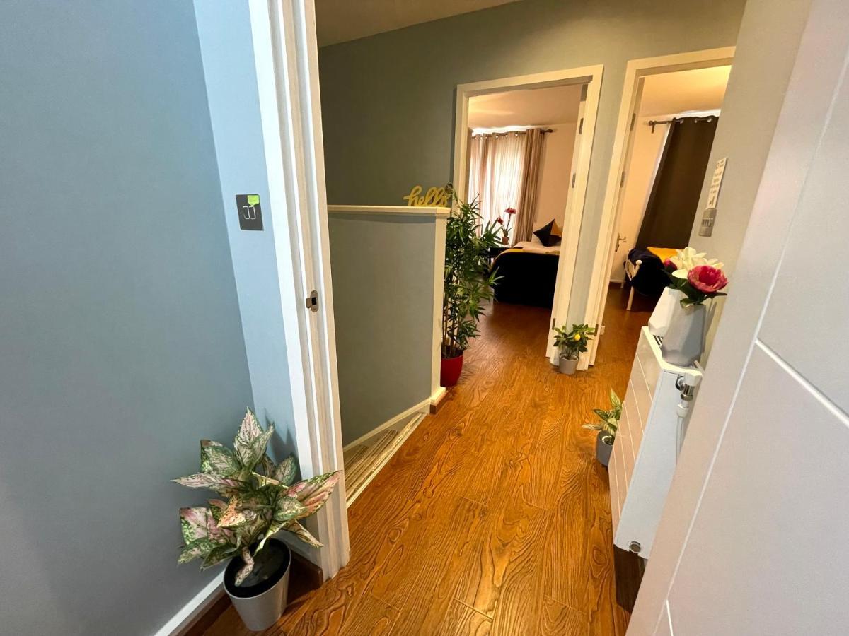 London Stratford Luxury House, 5 Minutes Walk Station, Westfield, 3 Bedrooms 3 Bathrooms, Reception, Garden, Parking Exteriör bild