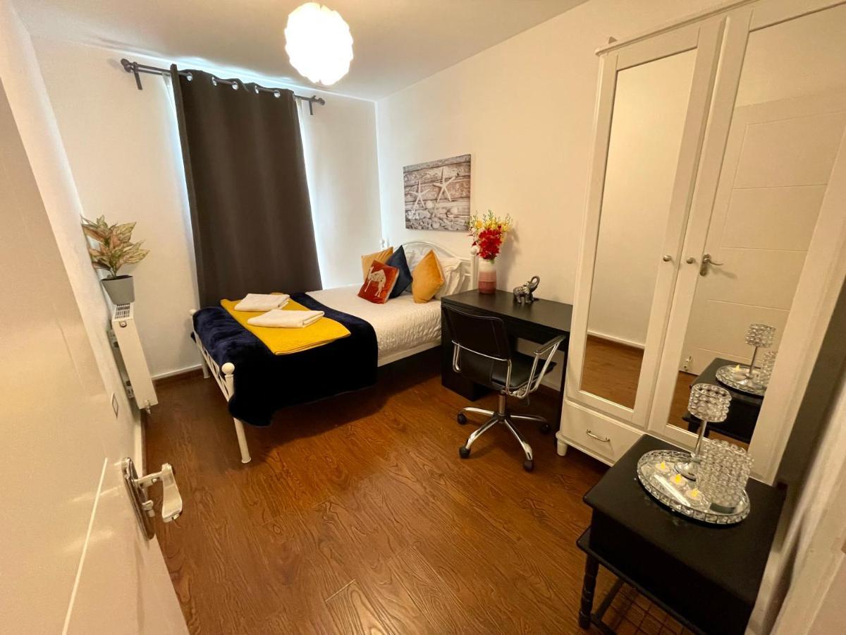 London Stratford Luxury House, 5 Minutes Walk Station, Westfield, 3 Bedrooms 3 Bathrooms, Reception, Garden, Parking Exteriör bild