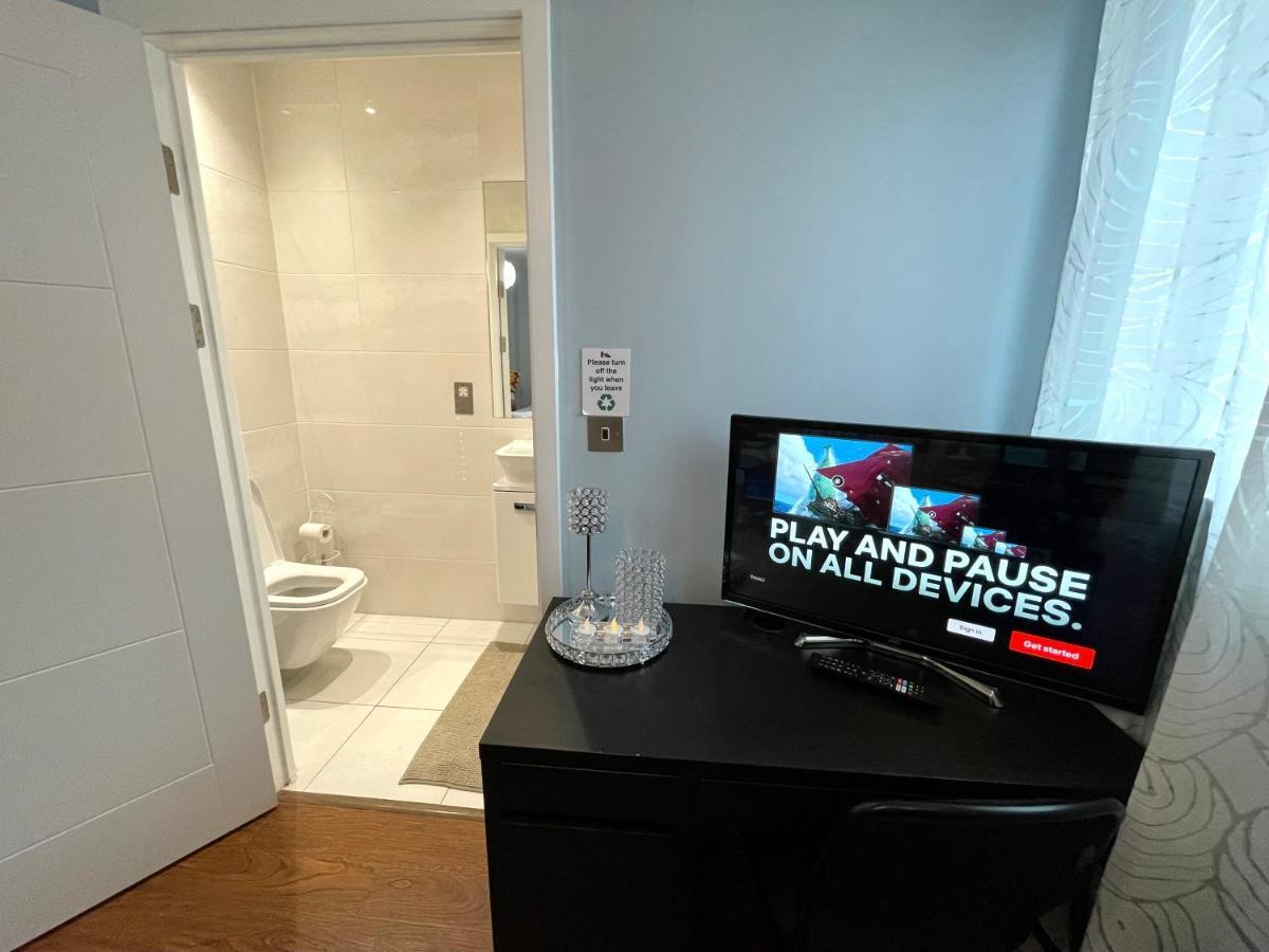 London Stratford Luxury House, 5 Minutes Walk Station, Westfield, 3 Bedrooms 3 Bathrooms, Reception, Garden, Parking Exteriör bild