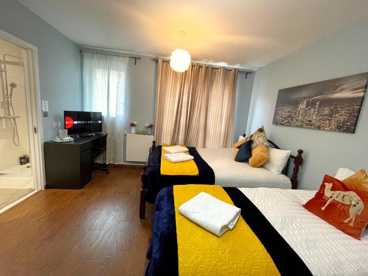 London Stratford Luxury House, 5 Minutes Walk Station, Westfield, 3 Bedrooms 3 Bathrooms, Reception, Garden, Parking Exteriör bild