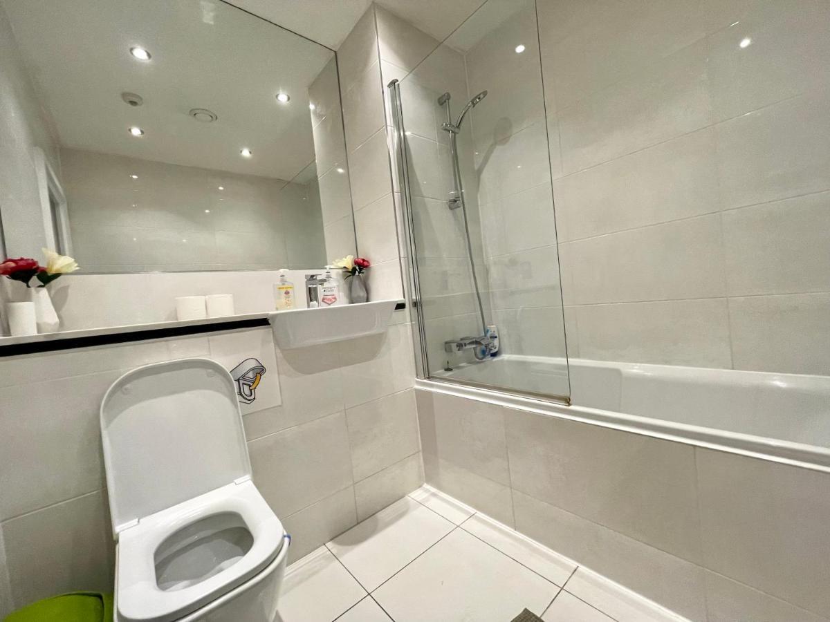 London Stratford Luxury House, 5 Minutes Walk Station, Westfield, 3 Bedrooms 3 Bathrooms, Reception, Garden, Parking Exteriör bild