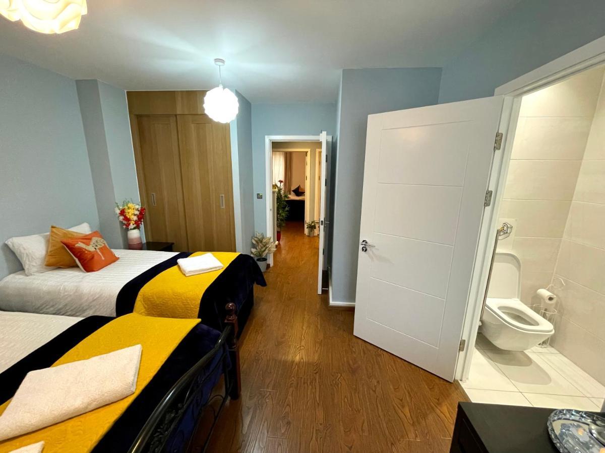 London Stratford Luxury House, 5 Minutes Walk Station, Westfield, 3 Bedrooms 3 Bathrooms, Reception, Garden, Parking Exteriör bild