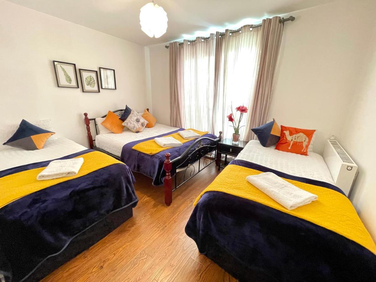 London Stratford Luxury House, 5 Minutes Walk Station, Westfield, 3 Bedrooms 3 Bathrooms, Reception, Garden, Parking Exteriör bild
