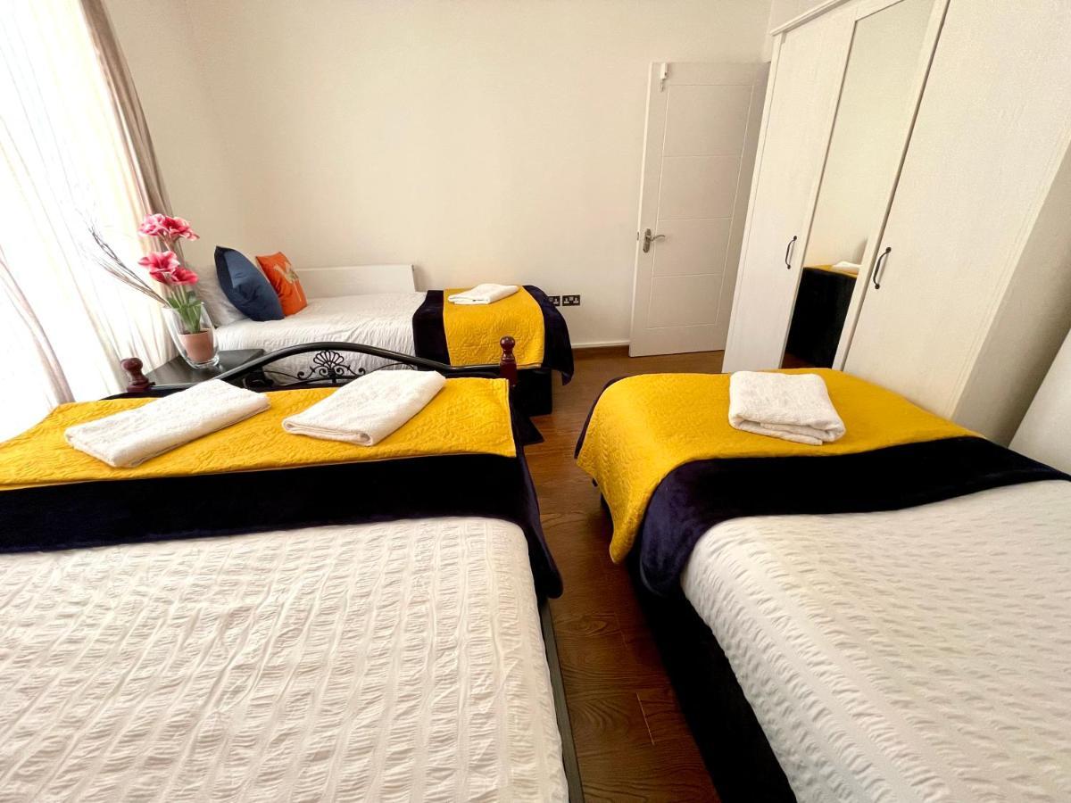 London Stratford Luxury House, 5 Minutes Walk Station, Westfield, 3 Bedrooms 3 Bathrooms, Reception, Garden, Parking Exteriör bild