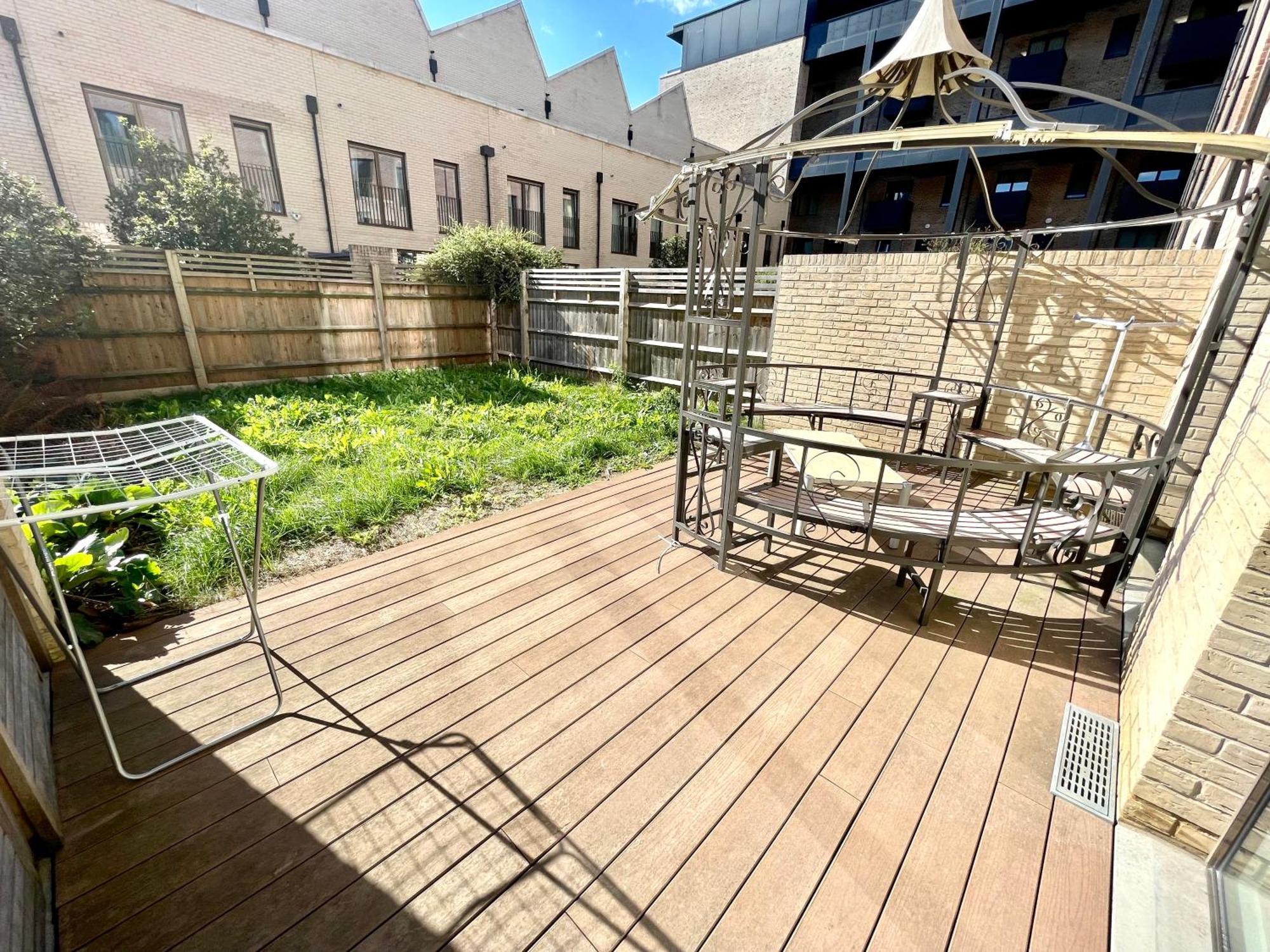 London Stratford Luxury House, 5 Minutes Walk Station, Westfield, 3 Bedrooms 3 Bathrooms, Reception, Garden, Parking Exteriör bild